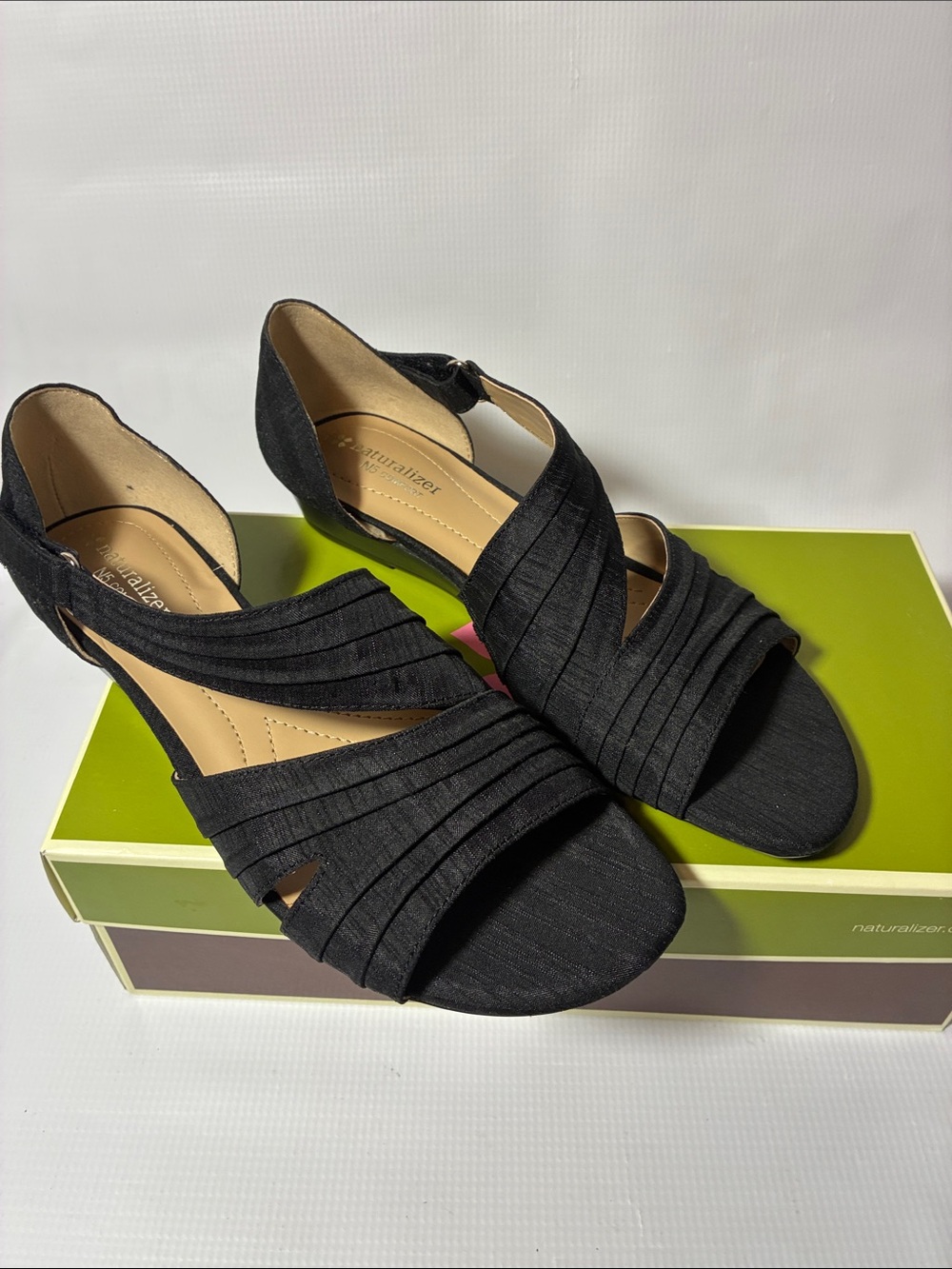 Naturalizer Black Pleated sandals for Women